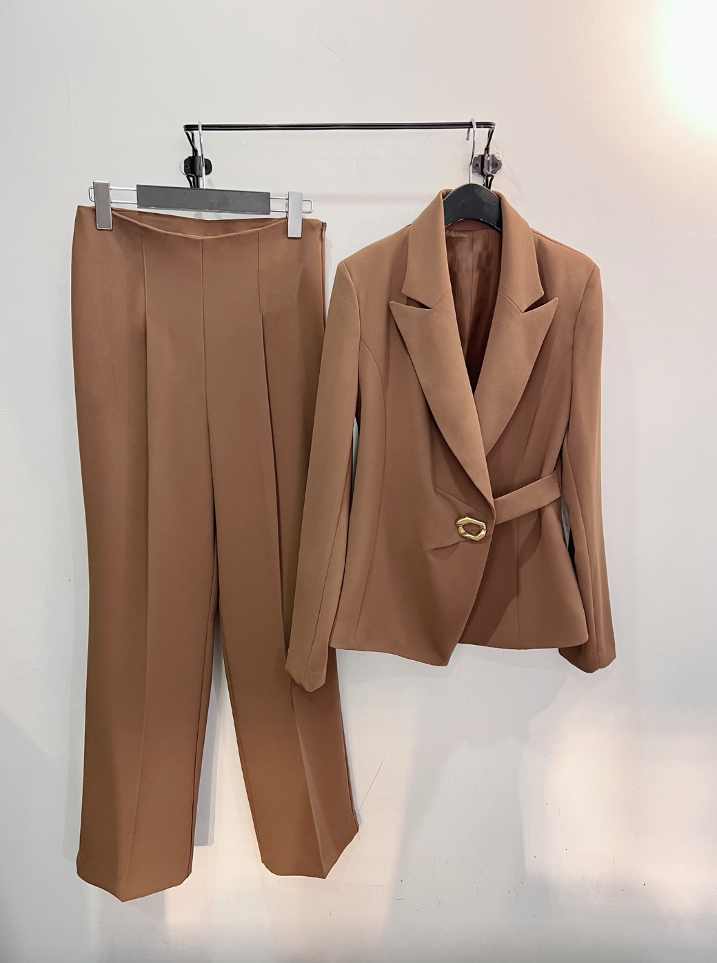 金屬側釦西裝套裝- 咖
