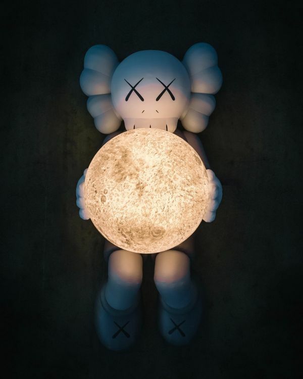 【逢甲 FUZZY】 KAWS Holiday Shanghai Vinyl Figure 中秋 月亮 上海限定 公仔