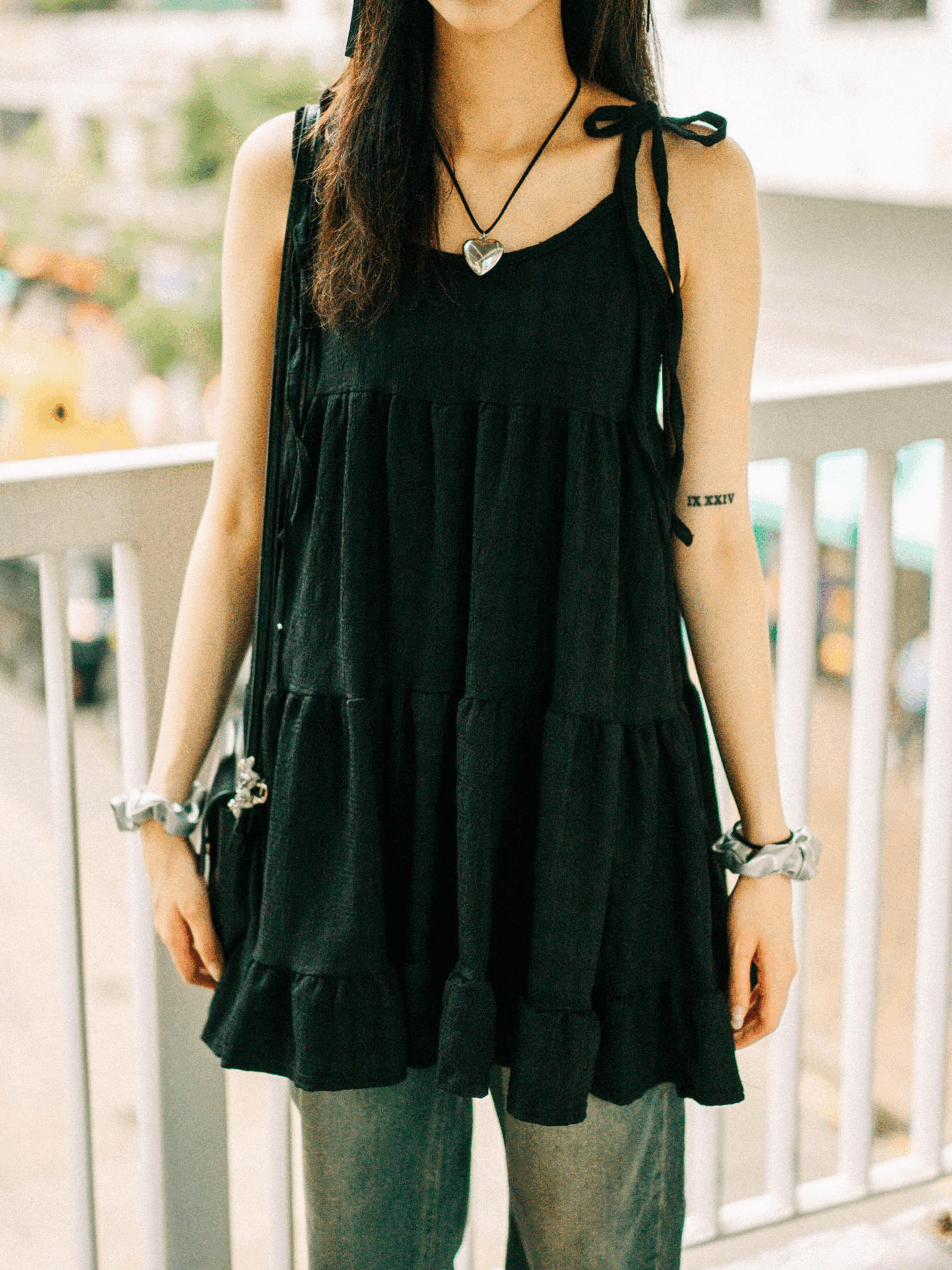 蝴蝶結肩帶蛋糕連身短裙