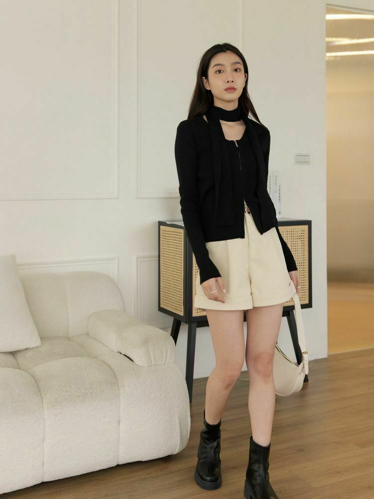 繞脖直坑紋拉鏈上衣