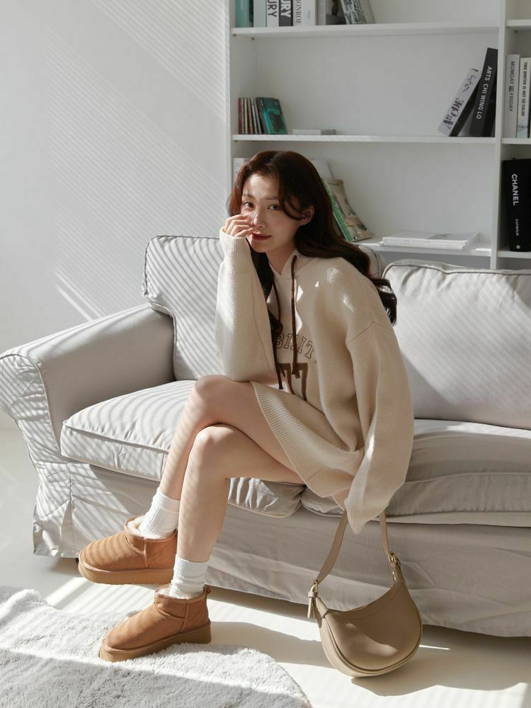 經典坑紋素色中筒襪