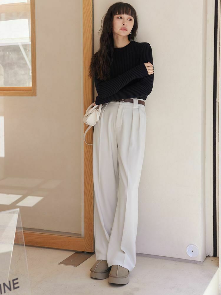 圓領厚磅直坑紋上衣