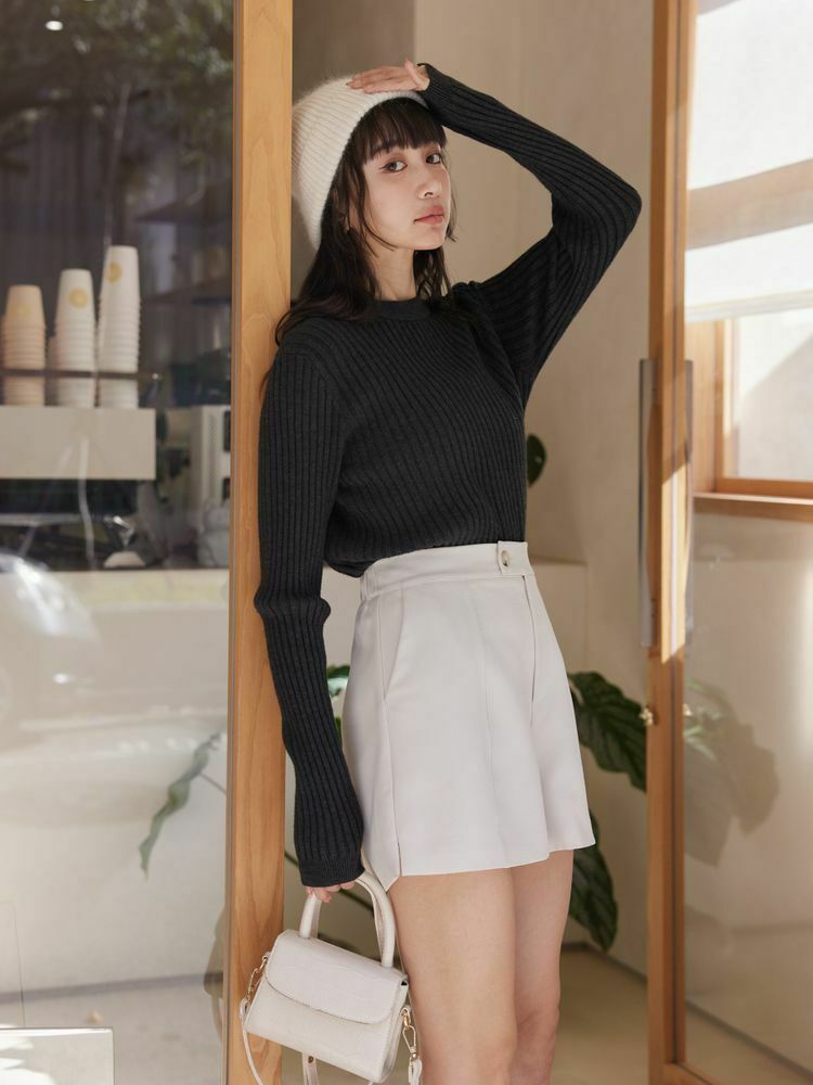 圓領厚磅直坑紋上衣