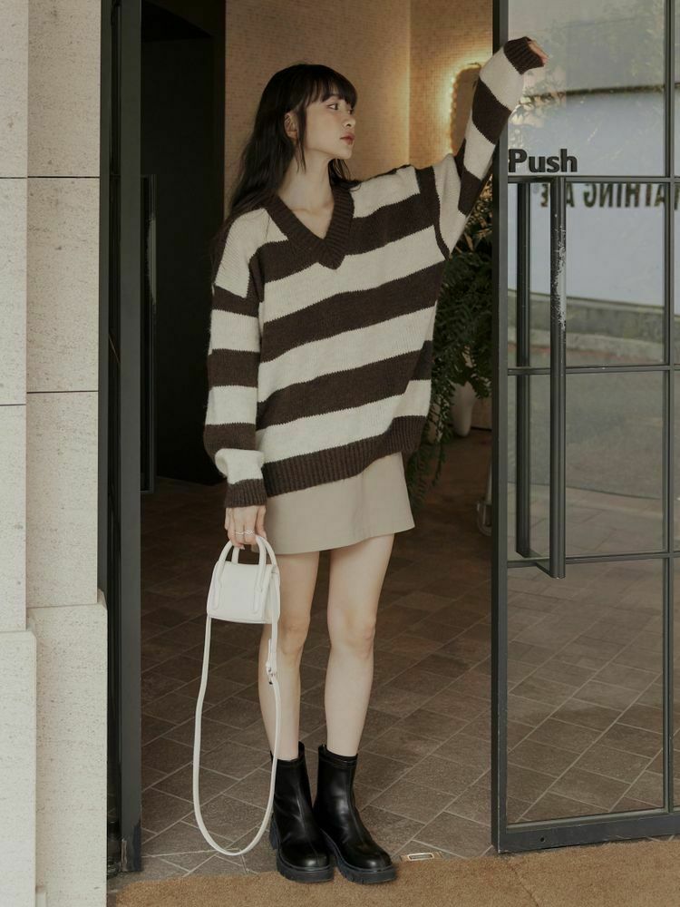 V領寬條紋慵懶毛衣