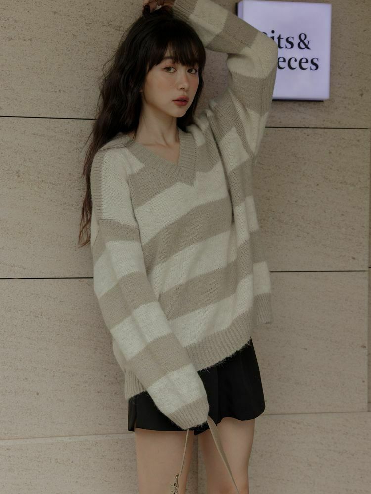 V領寬條紋慵懶毛衣