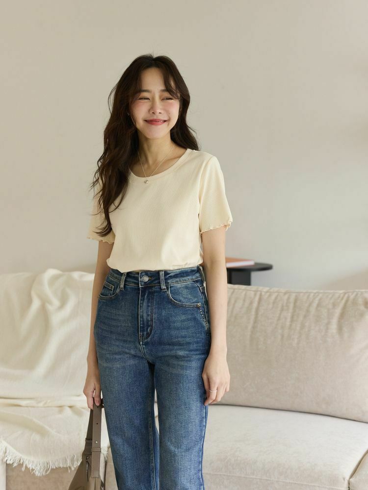 自訂 木耳捲邊U領薄tee