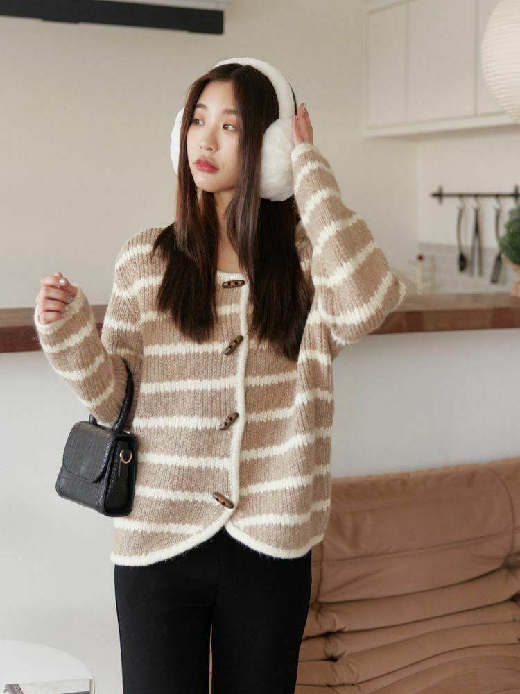 圓領木質釦條紋針織外套