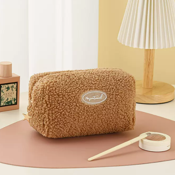 Hot push large-capacity travel anti-freeze toiletry bag (coffee color [pillow model])