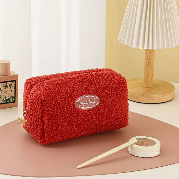 Hot push large-capacity travel anti-freeze toiletry bag (red [pillow model])