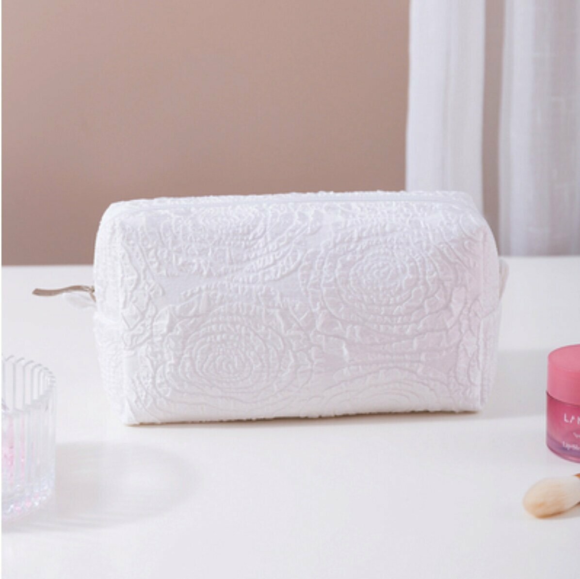 Popular temperament cosmetic bag storage bag (white octagonal bag, rose bubble jacquard, length 19cm, height 11cm, width 8.5cm)