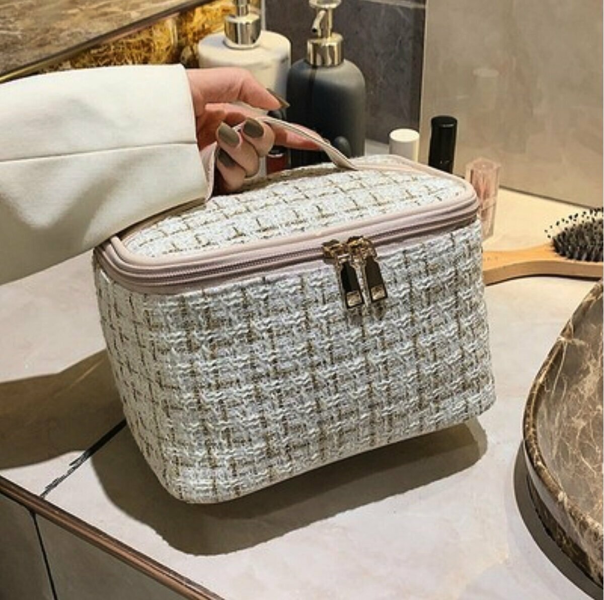 Popular small fragrance large-capacity washing and storage bag (beige size: 14cm*14cm*22cm)