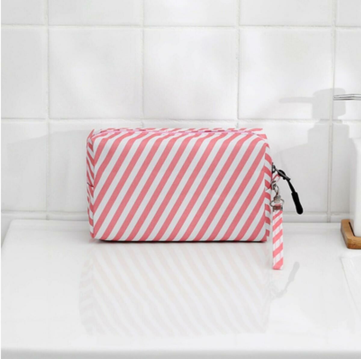 Popular Portable Large-capacity Travel Cosmetic Bag (Pink Stripe Size: 18cm*10cm*7cm)