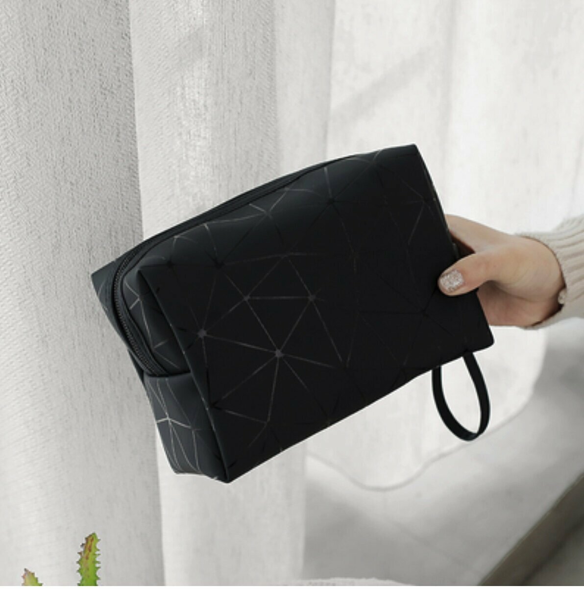 Popular Waterproof Travel Cosmetics Storage Bag (Black Size: 18cm*13cm*8cm)