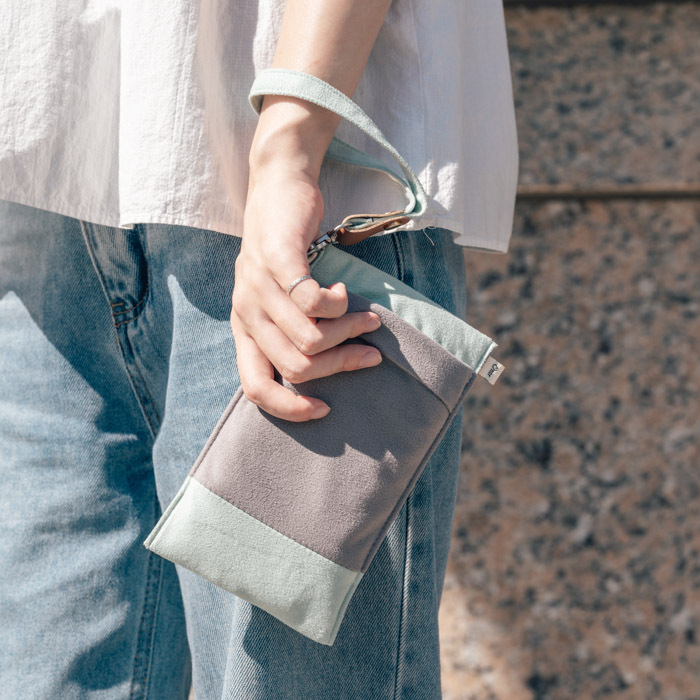 寬版掛繩不勒手腕示意