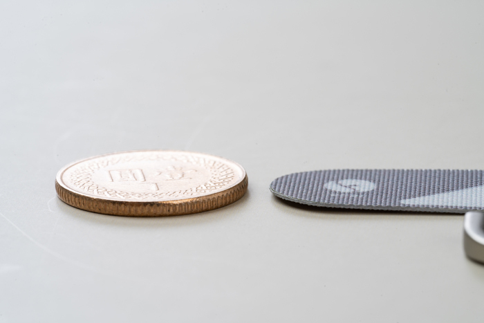 比1元硬幣還薄的夾片