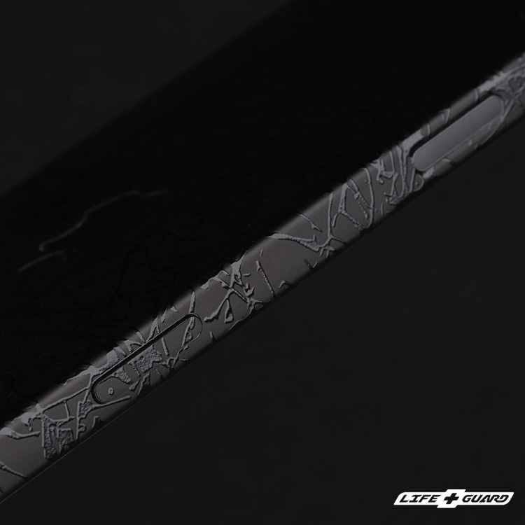 LIFE+GUARD 潑墨貼膜質感特寫，LIFE+GUARD 設計風格