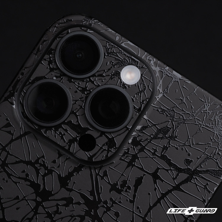 LIFE+GUARD 手機貼膜安裝示意，適用 iPhone 16 Pro max