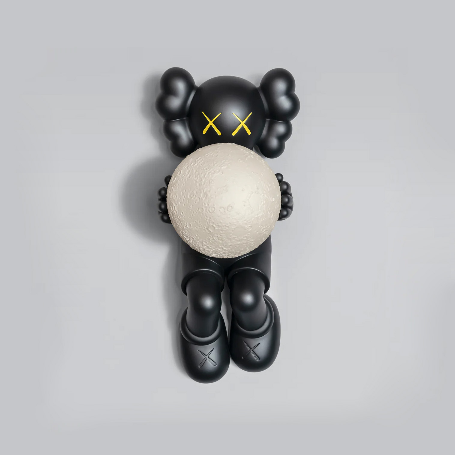 KAWS:HOLIDAY SHANGHAI - FIGURE (BLACK) 上海假期限定 2024 躺姿月亮公仔 螢光 黑色