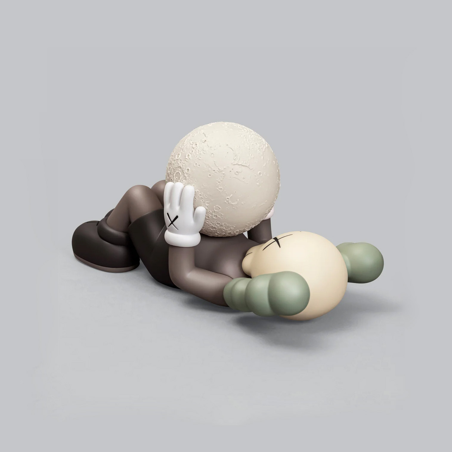 KAWS:HOLIDAY SHANGHAI - FIGURE (BROWN) 上海假期限定 2024 躺姿月亮公仔 螢光 棕色