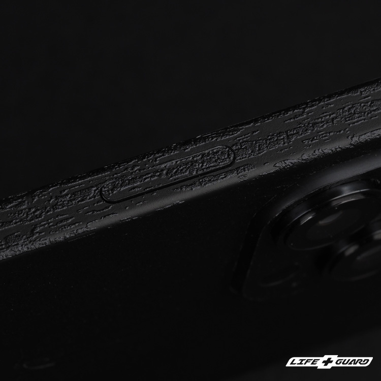 LIFE+GUARD 手機貼膜安裝示意，適用 iPhone 16 Pro max