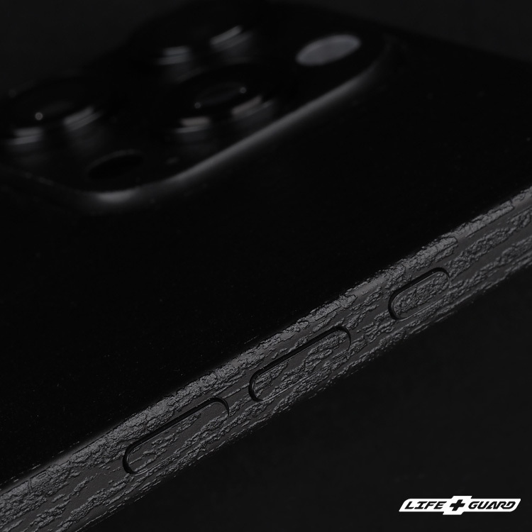 LIFE+GUARD 手機貼膜安裝示意，適用 iPhone 16 Pro max