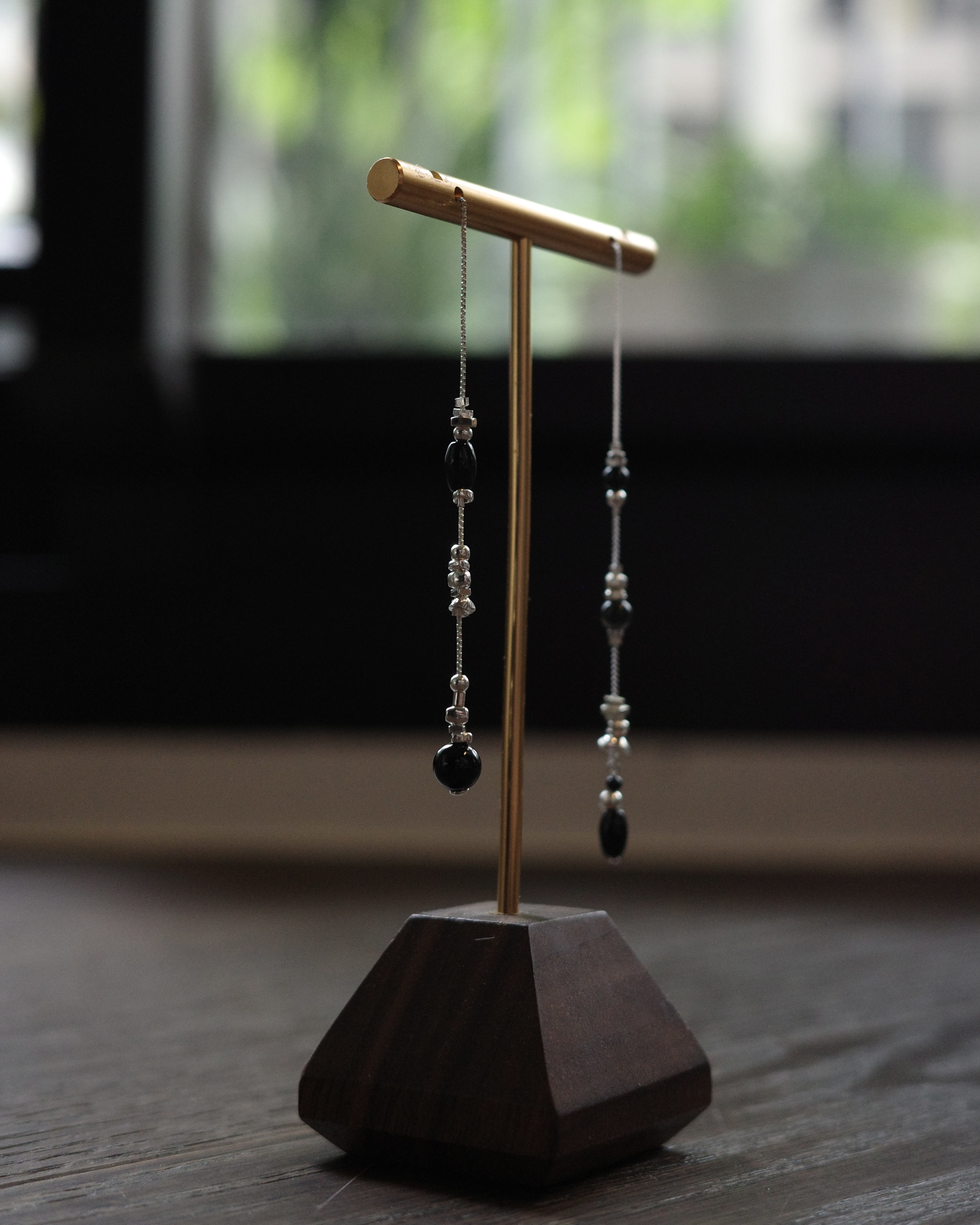 不對稱碎銀子瑪瑙耳環