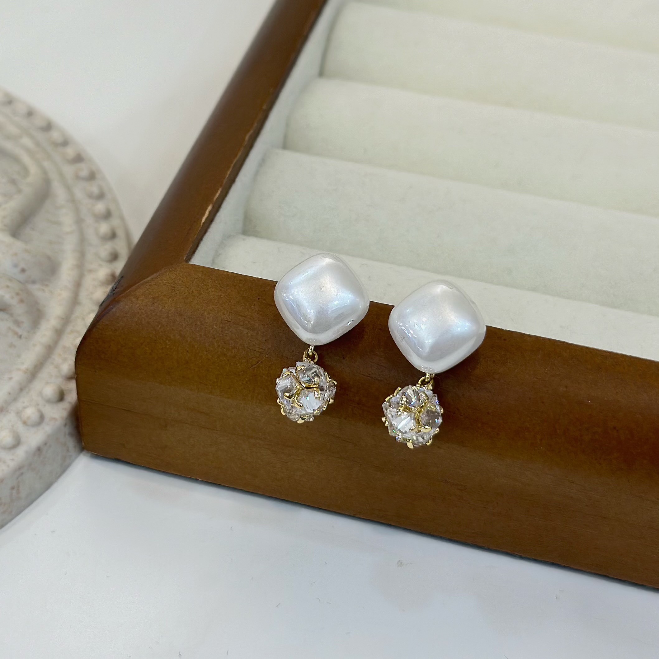 S45方塊珍珠鑽球垂吊