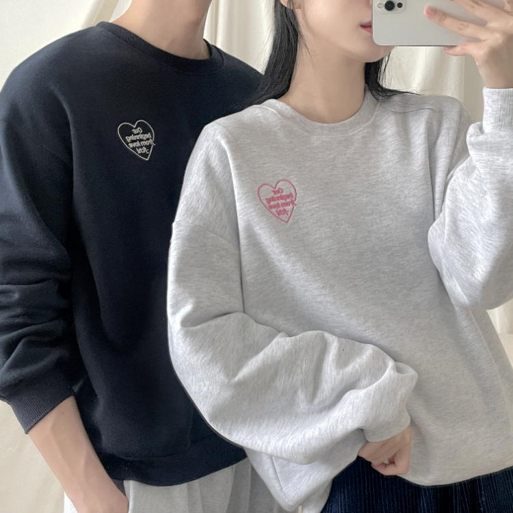 寬鬆刺繡心型大學T(三色)