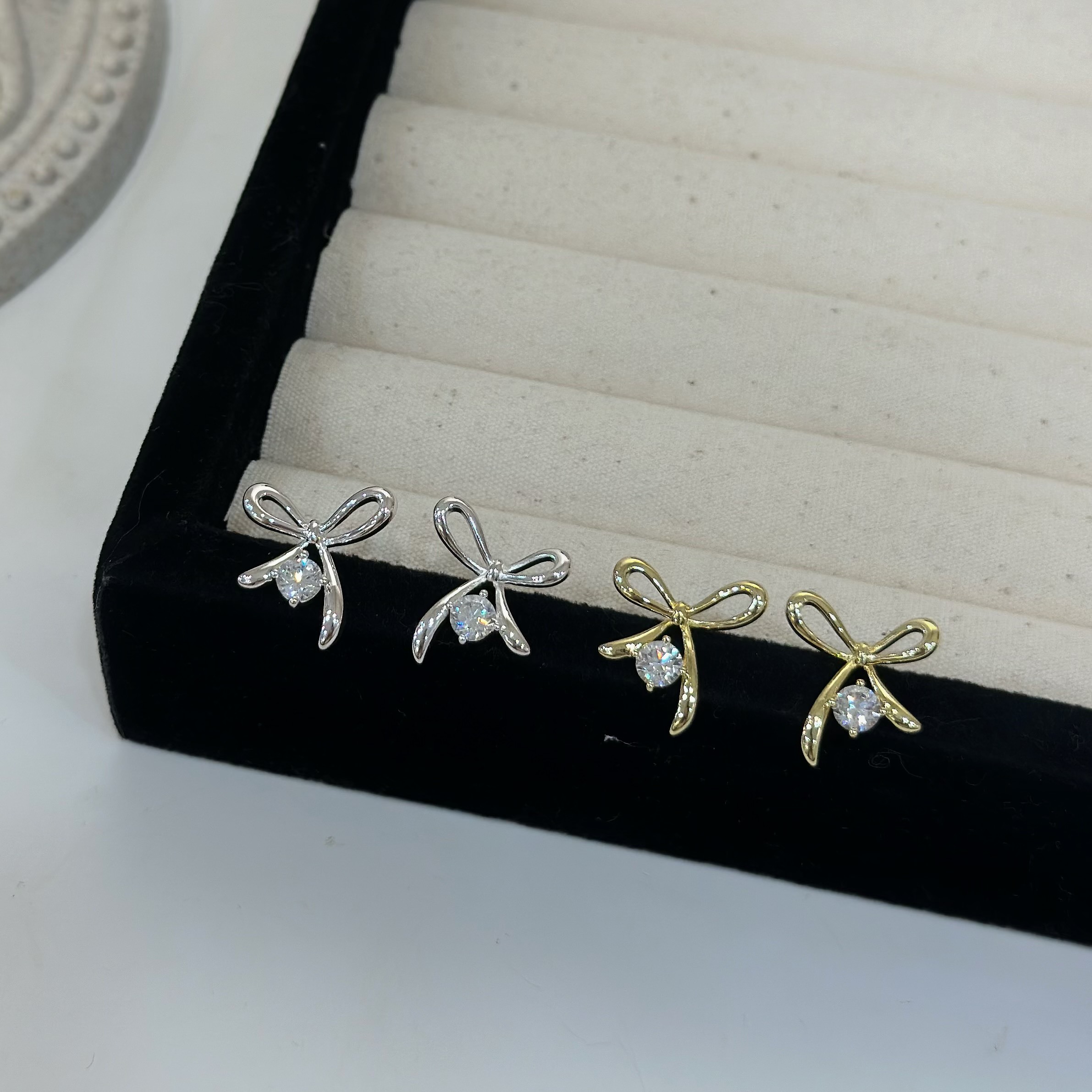 S46單鑽蝴蝶結耳貼