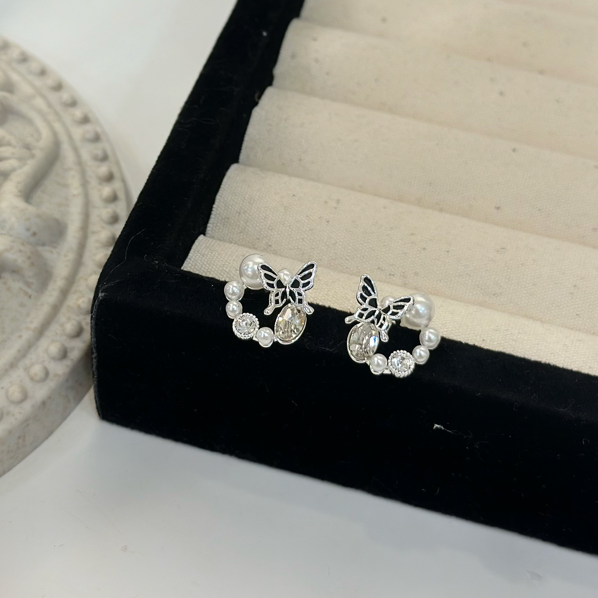 S48蝴蝶鋯石珍珠圈耳貼