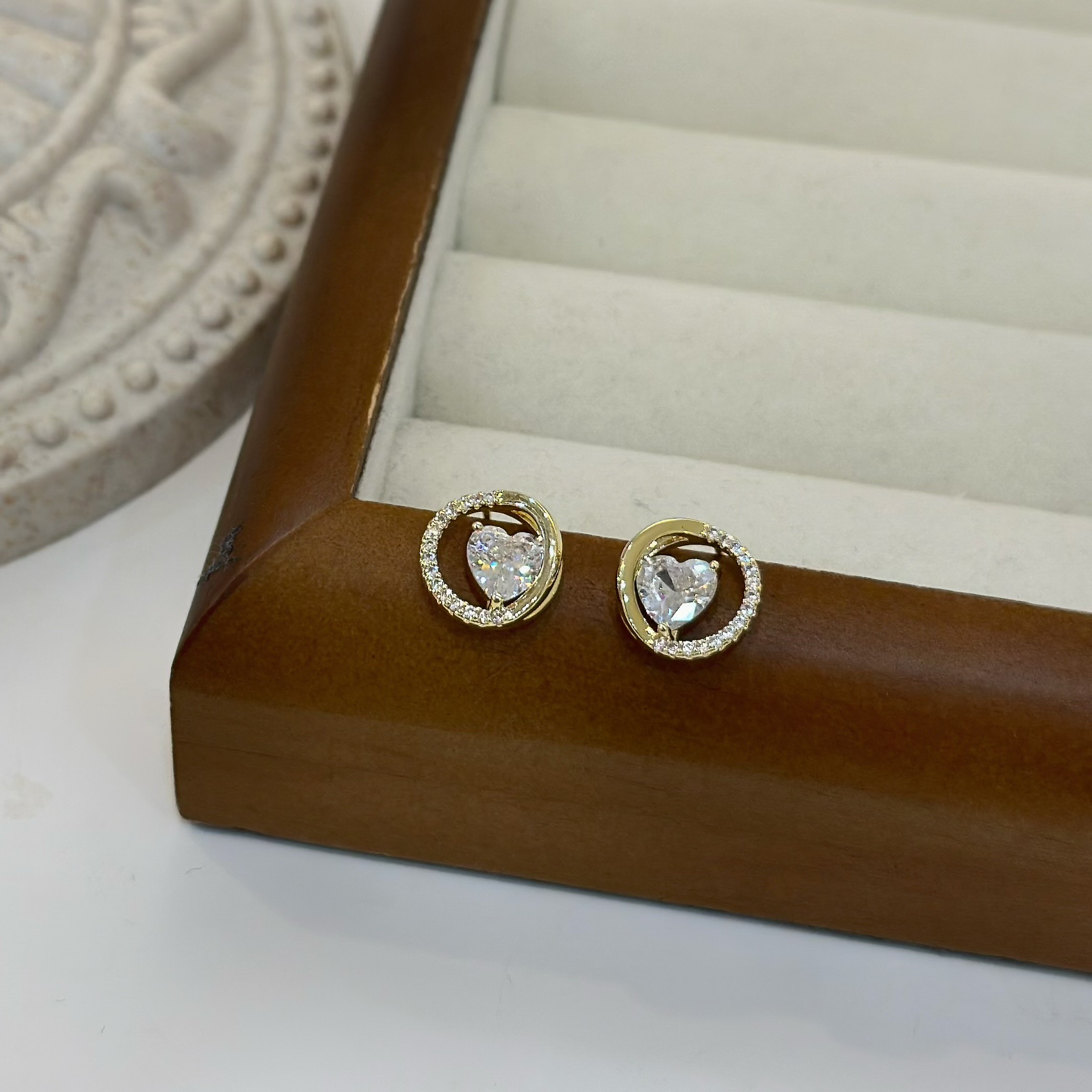 Y25愛心排鑽圓圈耳貼