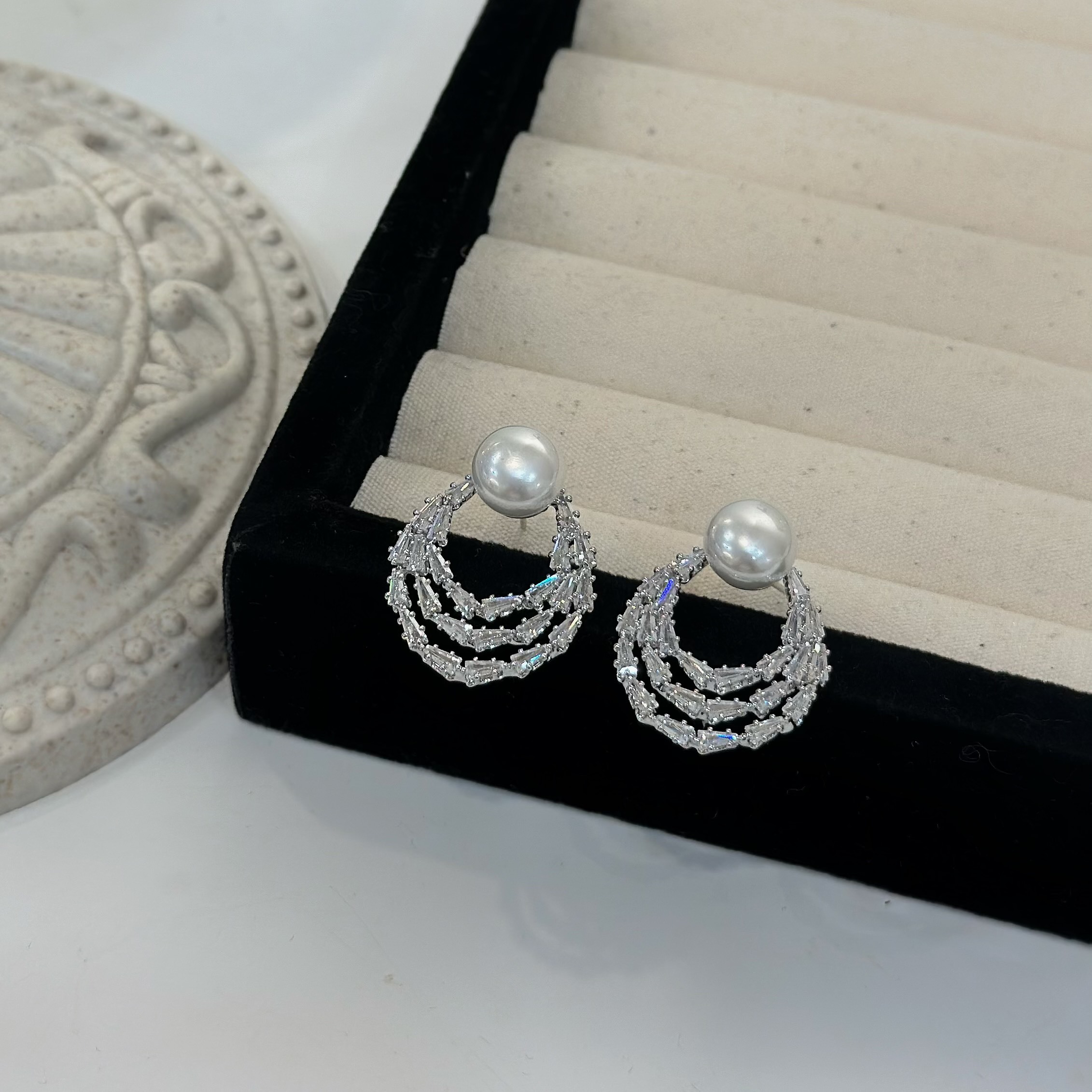 J81珍珠鋯石圈垂吊