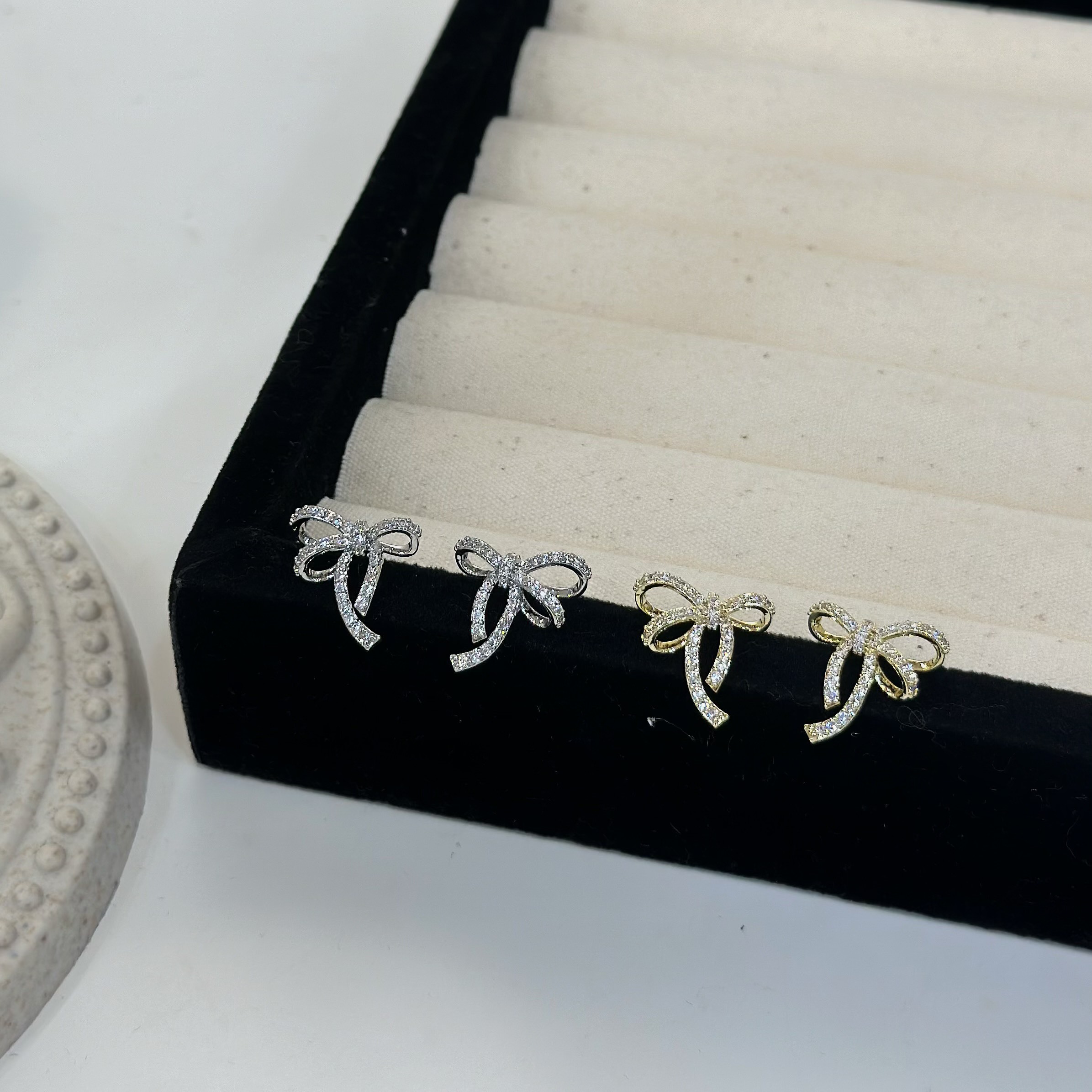 T09滿鑽蝴蝶結耳貼