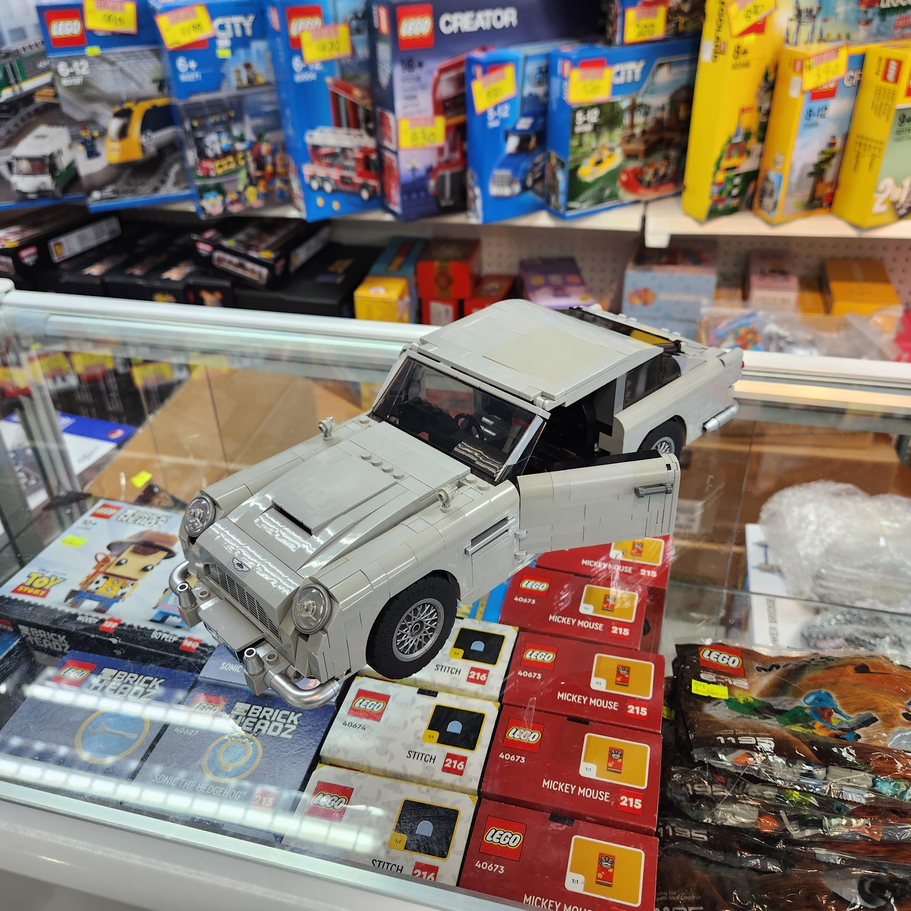 (用家福音） Lego Creator 10262 Jame Bond 007 Aston Martin DB5 Display (實物如圖,可能有機會缺件）