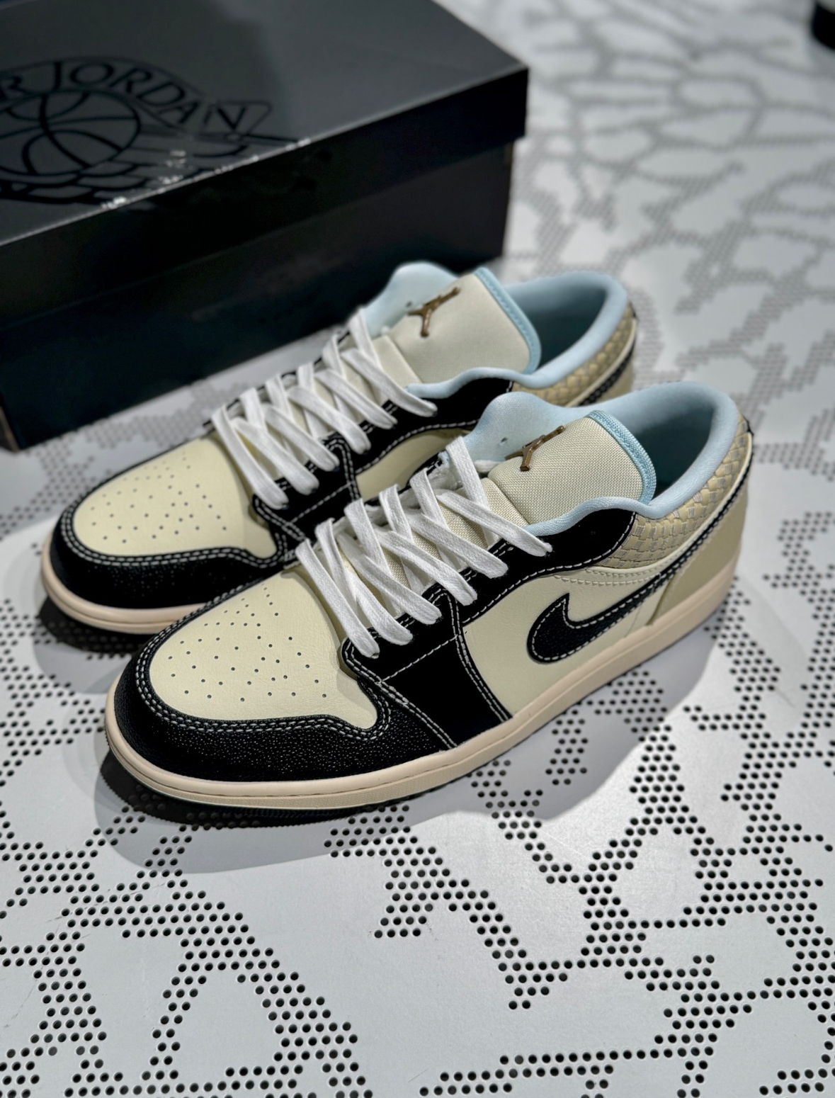 Nike Air Jordan 1 Low 椰奶色編織 黑色 外縫線 男款 HQ3437-101/預購