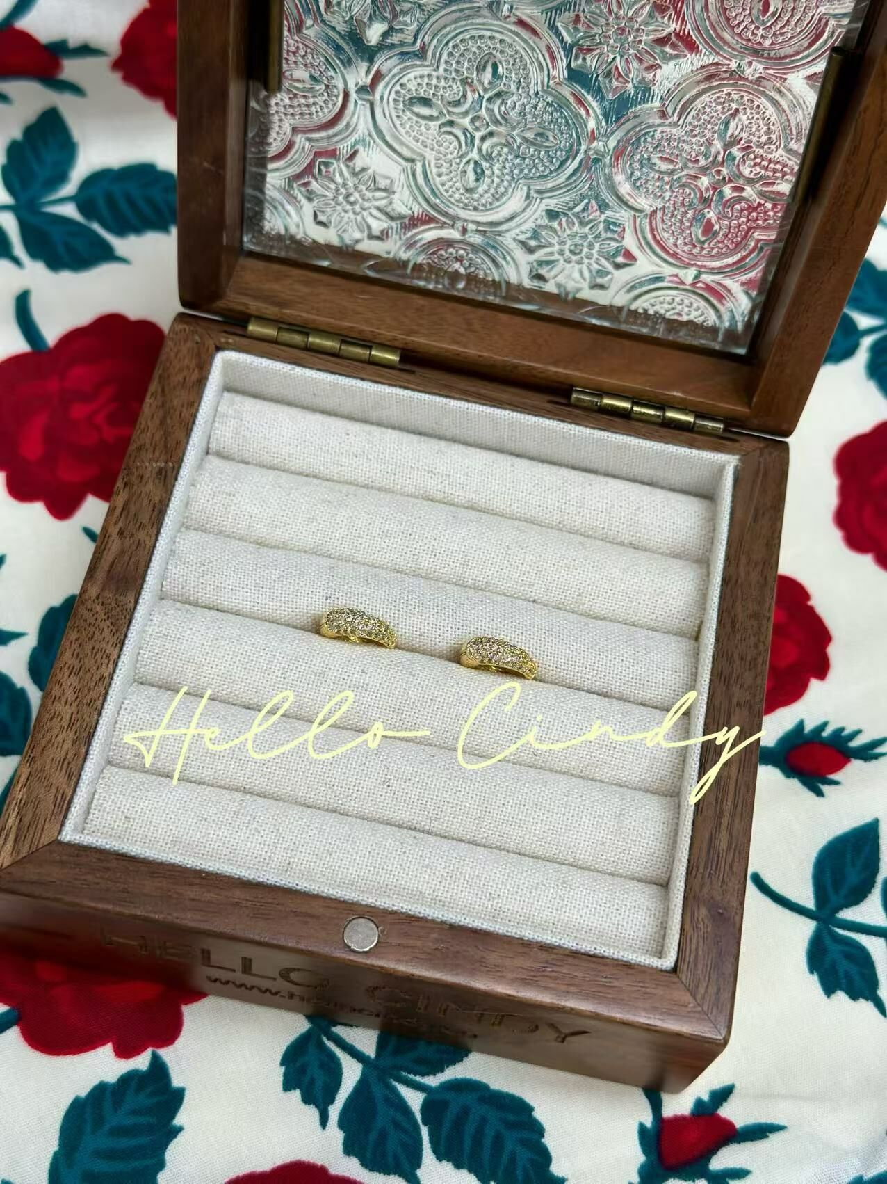 V09048 現貨-氣質閃鑽耳環（不掉色）