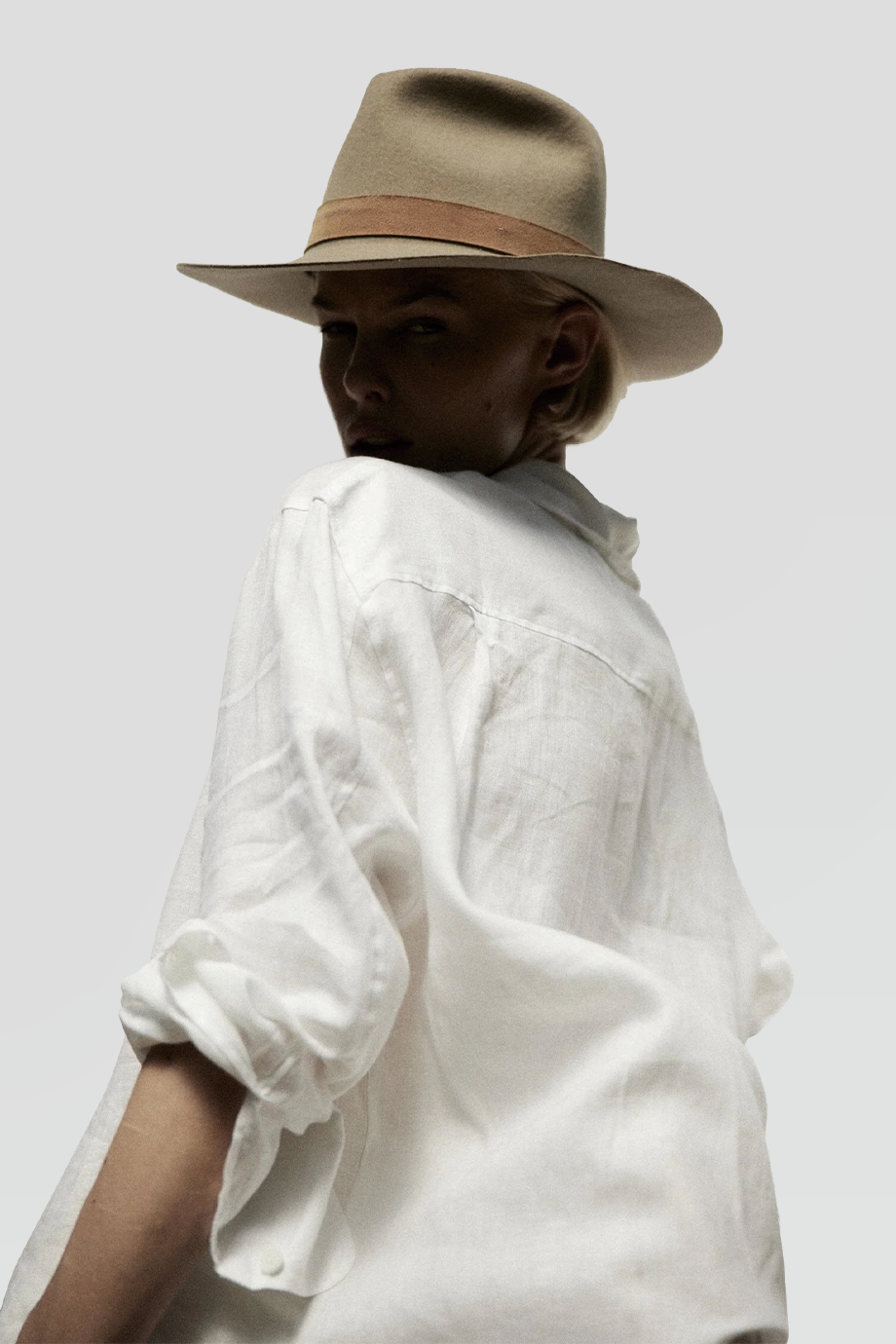 JANESSA LEONÉ｜ROSS 麂皮飾帶羊毛紳士帽