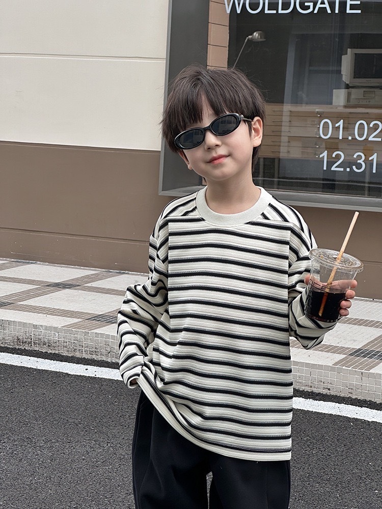 帥氣條紋貼標上衣
