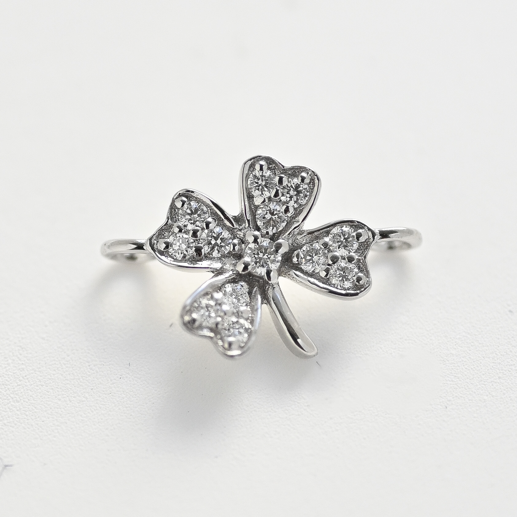 18K Four Leaf Clover Diamond String Bracelet