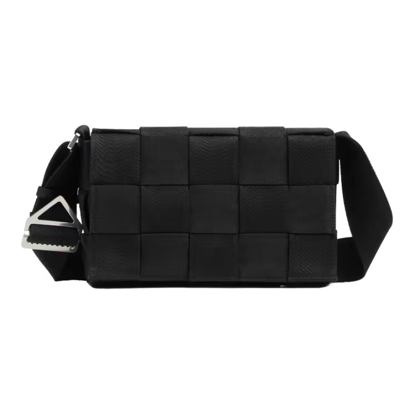 BOTTEGA VENETA BV Maxi Padded Tech Cassette 斜孭袋