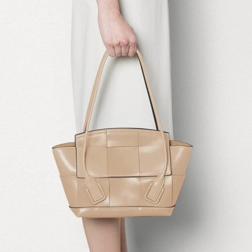 BOTTEGA VENETA Arco 手袋