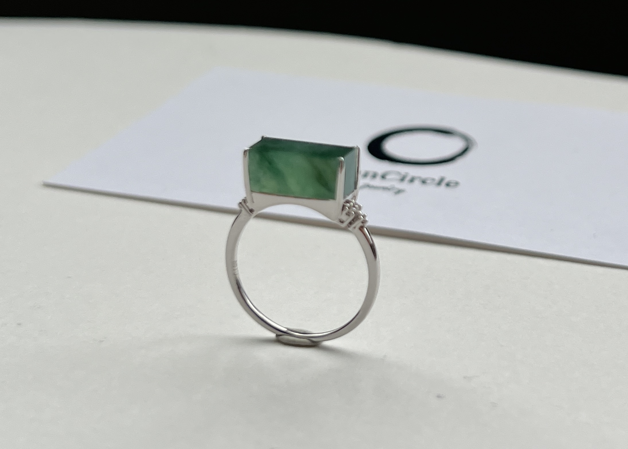 方圓設計系列-幽深湖水綠