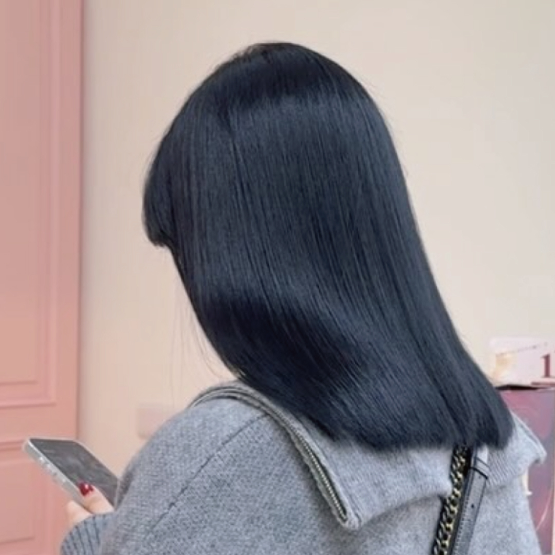 顯白髮色黑藍色＠nina_mpalace