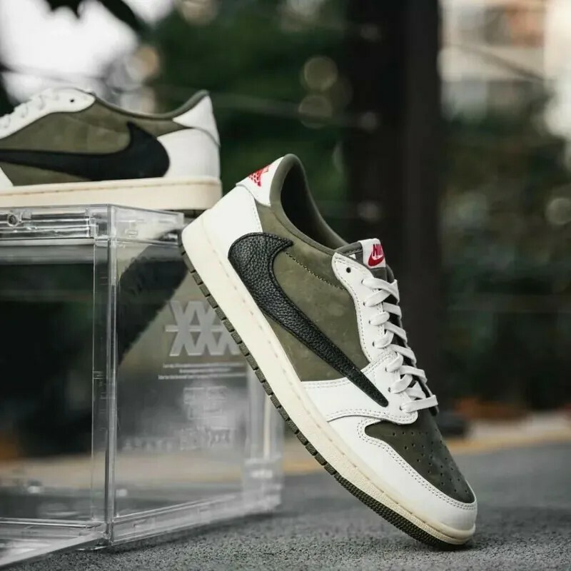 Travis Scott x Air Jordan 1 Low "Medium Olive"  8.0 反轉橄欖綠 倒鉤 DM7866200
