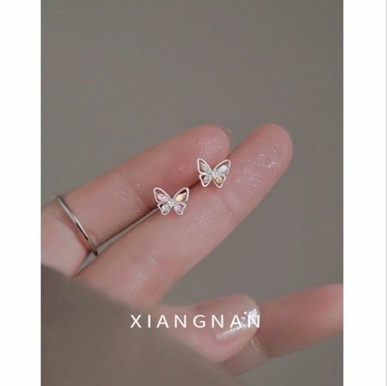 新款日韓簡約防過敏彩色蝴蝶耳釘耳環（彩色蝴蝶）