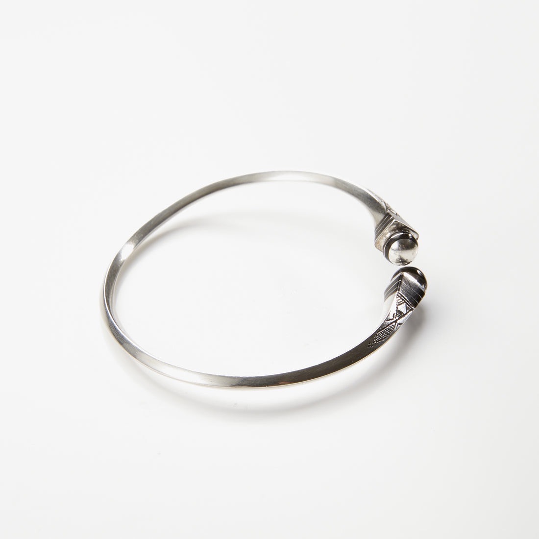 Adawatn Tuareg Tafoukt Bangle アクセサリー Adawatn Tuareg Tafoukt