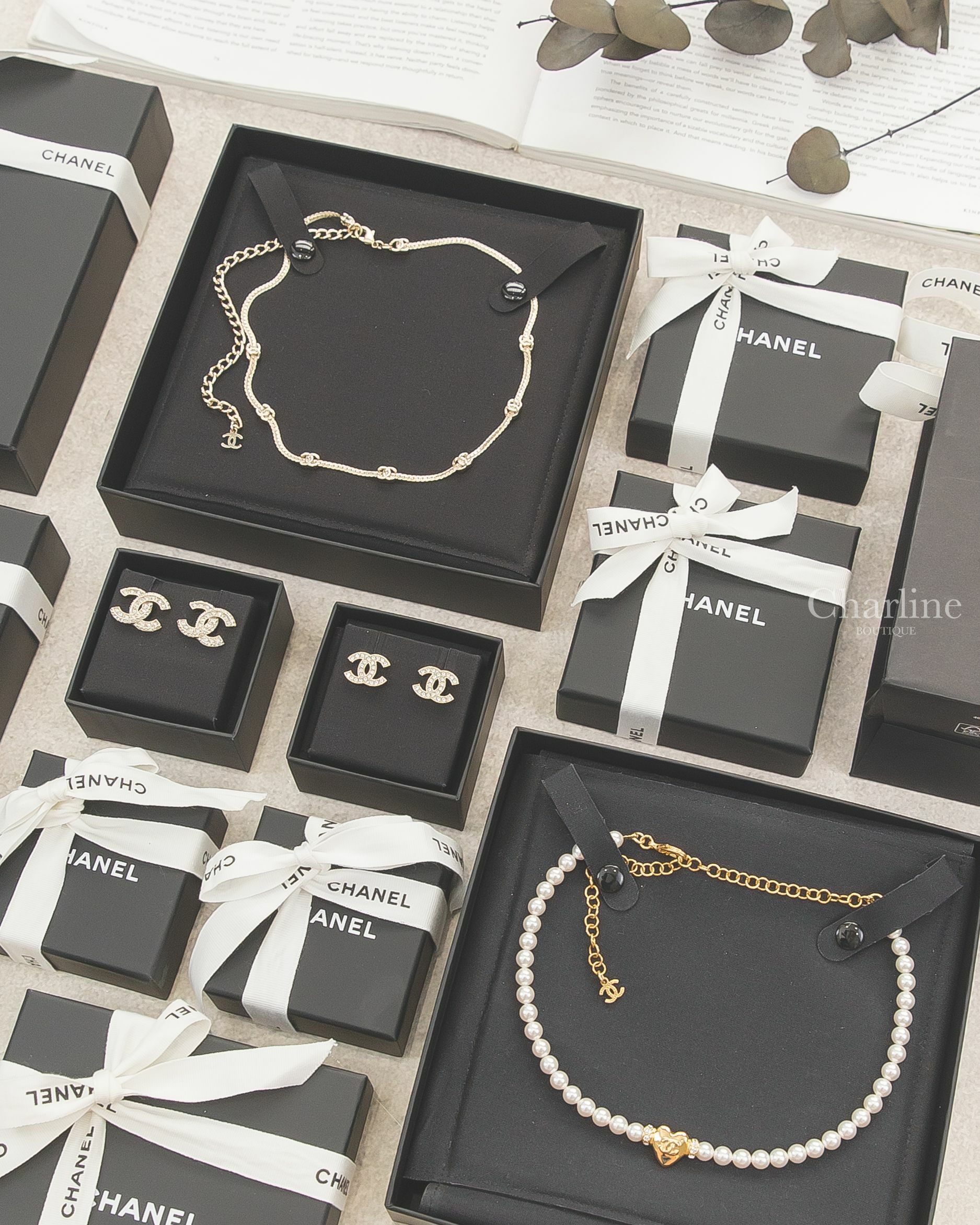 Chanel Earrings金色水鑽CC耳環,Chanel Earrings金色方格CC水鑽耳環,Chanel Necklace金色七顆CC項鍊,Chanel Choker金色CC愛心鑲鑽白色珍珠頸鏈-Charline Boutique 精品代購