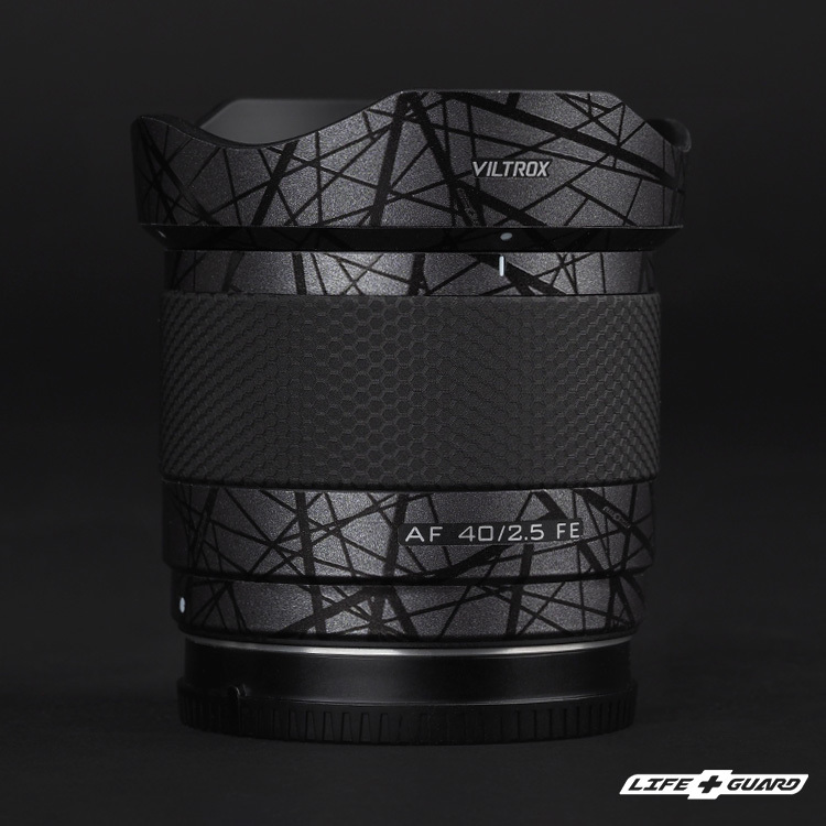 LIFE+GUARD Viltrox AF 40mm F2.5 貼膜質感特寫，LIFE+GUARD 交織灰設計風格
