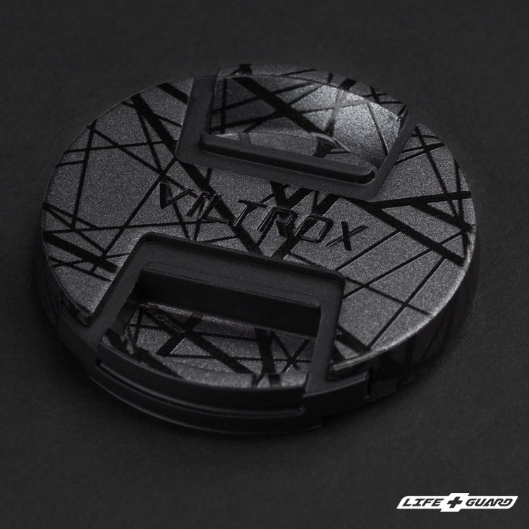 交織灰貼膜質感特寫，LIFE+GUARD 設計風格