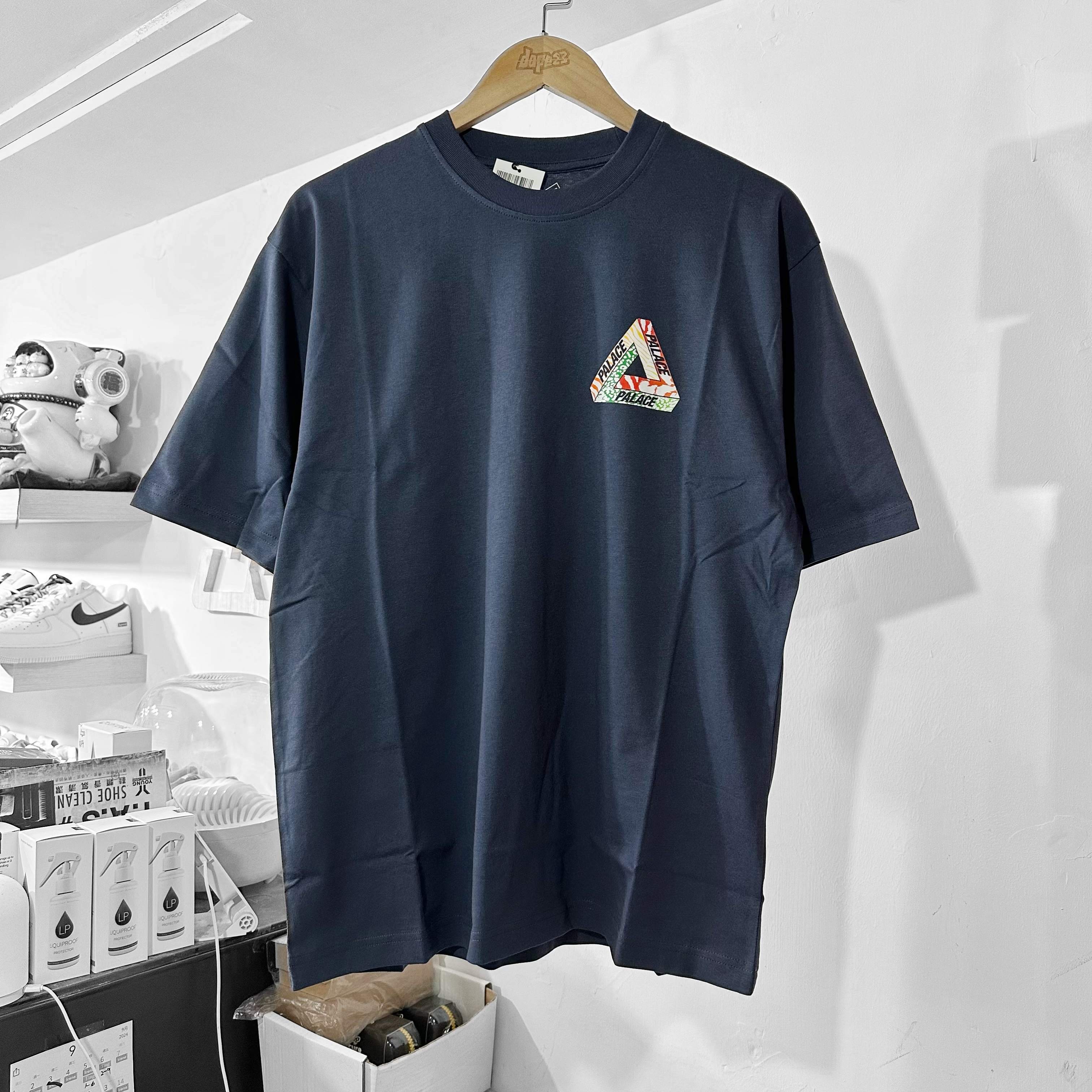 osd様 PALACE JUNGLE DREAM Tee XL NAVY Palace Jungle Dream T-Shirt Navy Men's - FW24 - US